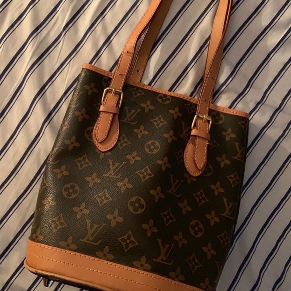 Louis Vuitton Purse/ Bag